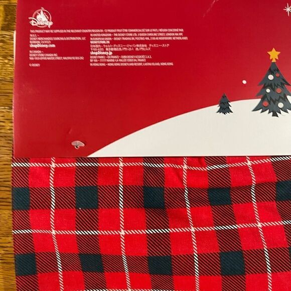 Disney Mickey And Friends Christmas Holiday Lodge Table Runner NWT - Picture 8 of 8